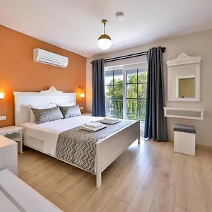 Lora Kas Hotel