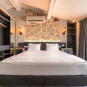 Isola 12 Hotel