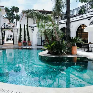 Elegance East Hotel