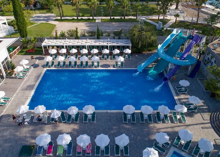 Akra Kemer