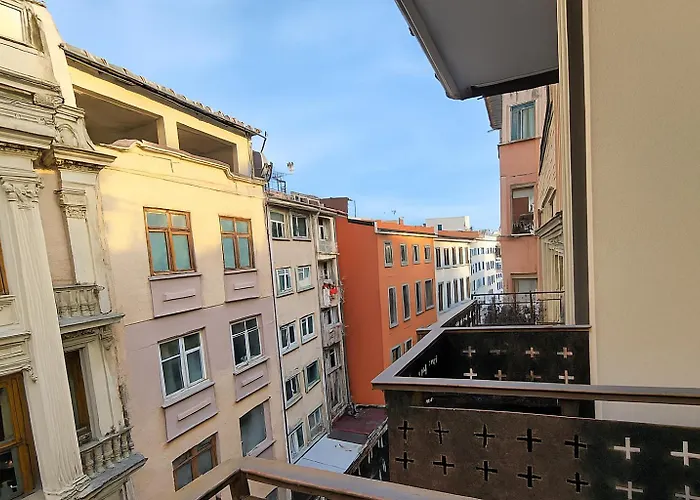 Aleksandr Pera Hotel