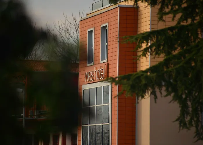 Wes Hotel