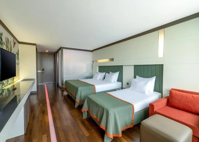 Nirvana Cosmopolitan Hotel - Convention & Sports Center