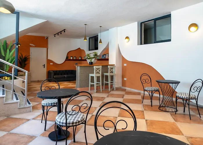 Montebello Deluxe Hotel