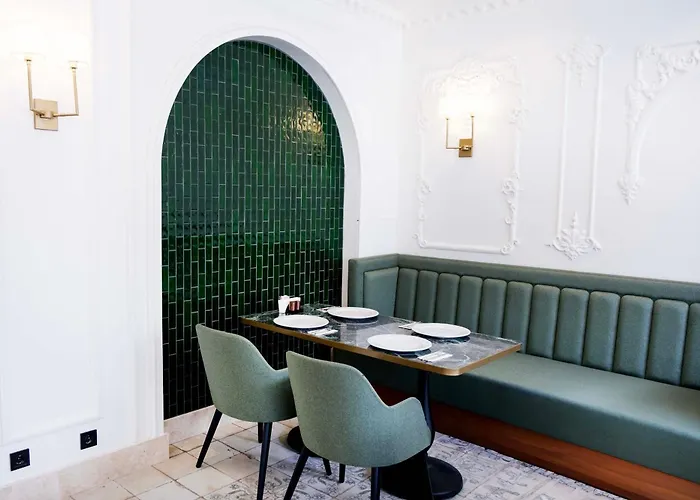 Elegance East Hotel