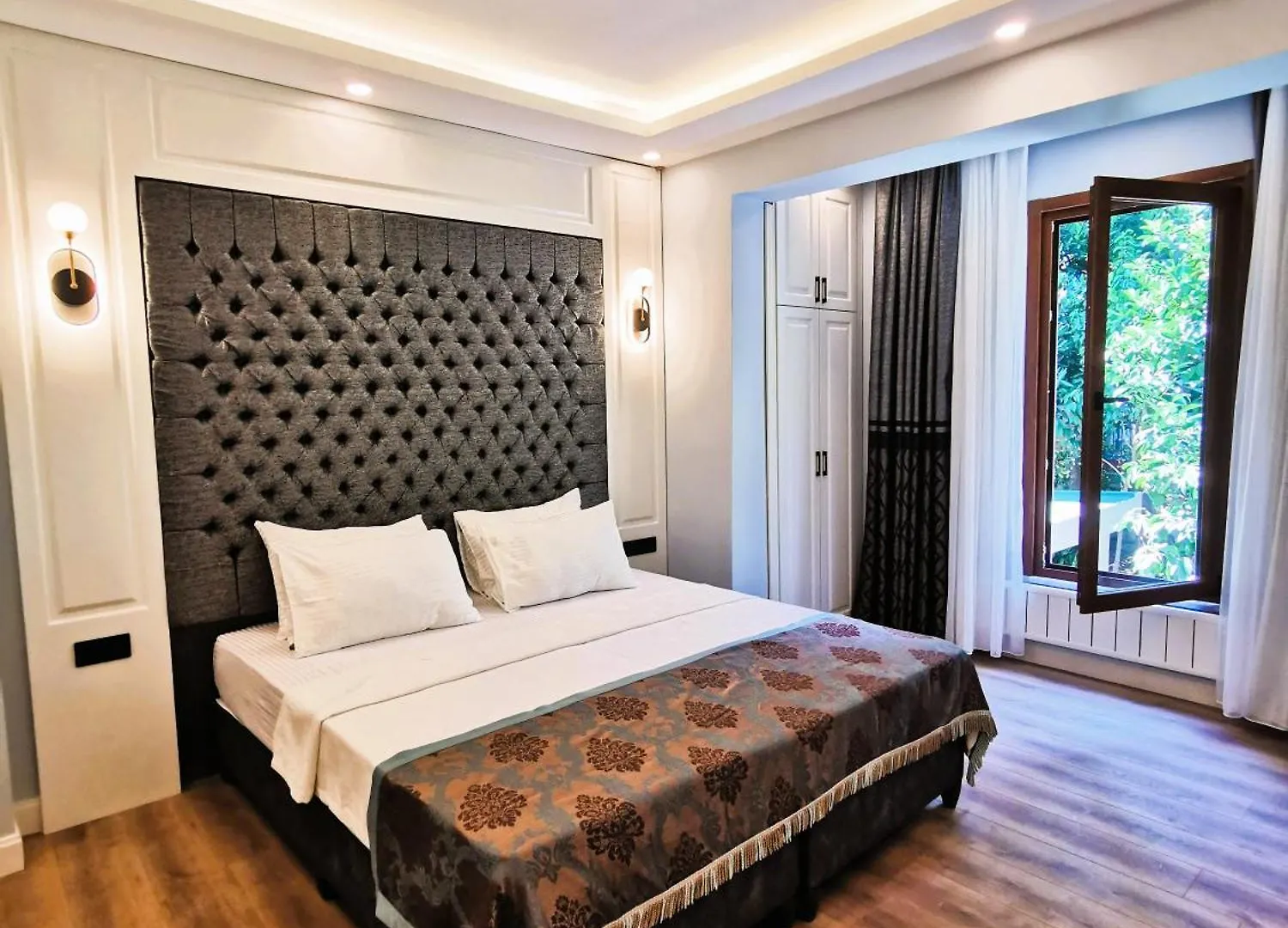 15 Central Istanbul Hotels Close to Vialand Amusement Park