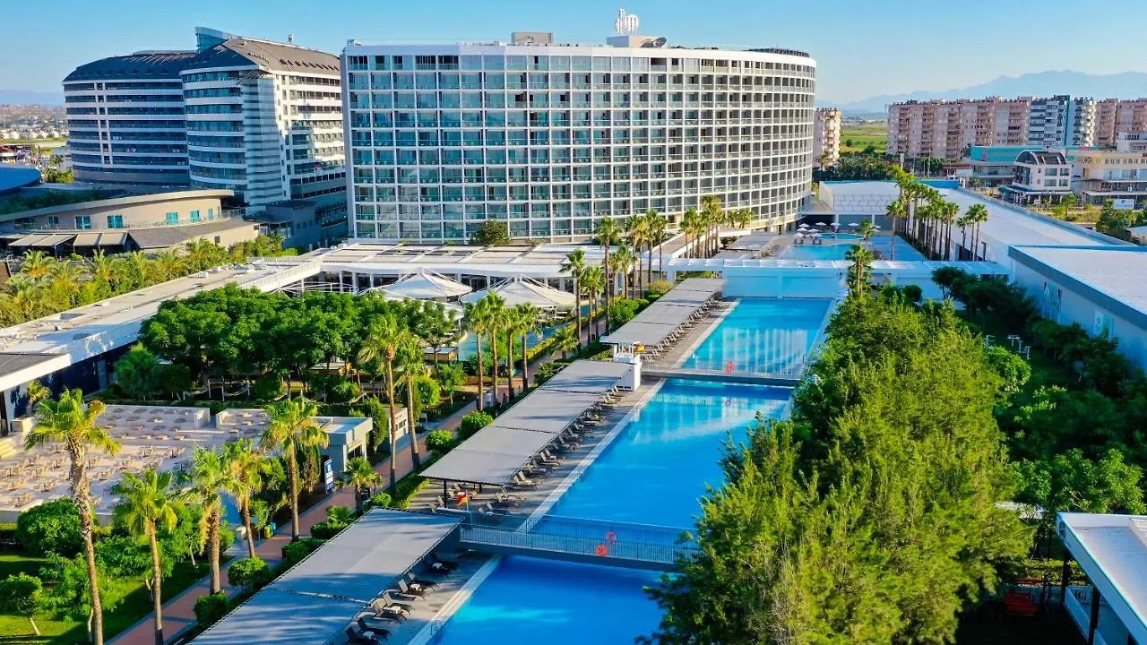 Staying Near National Golf Club: 15 Spa Hotels Compared