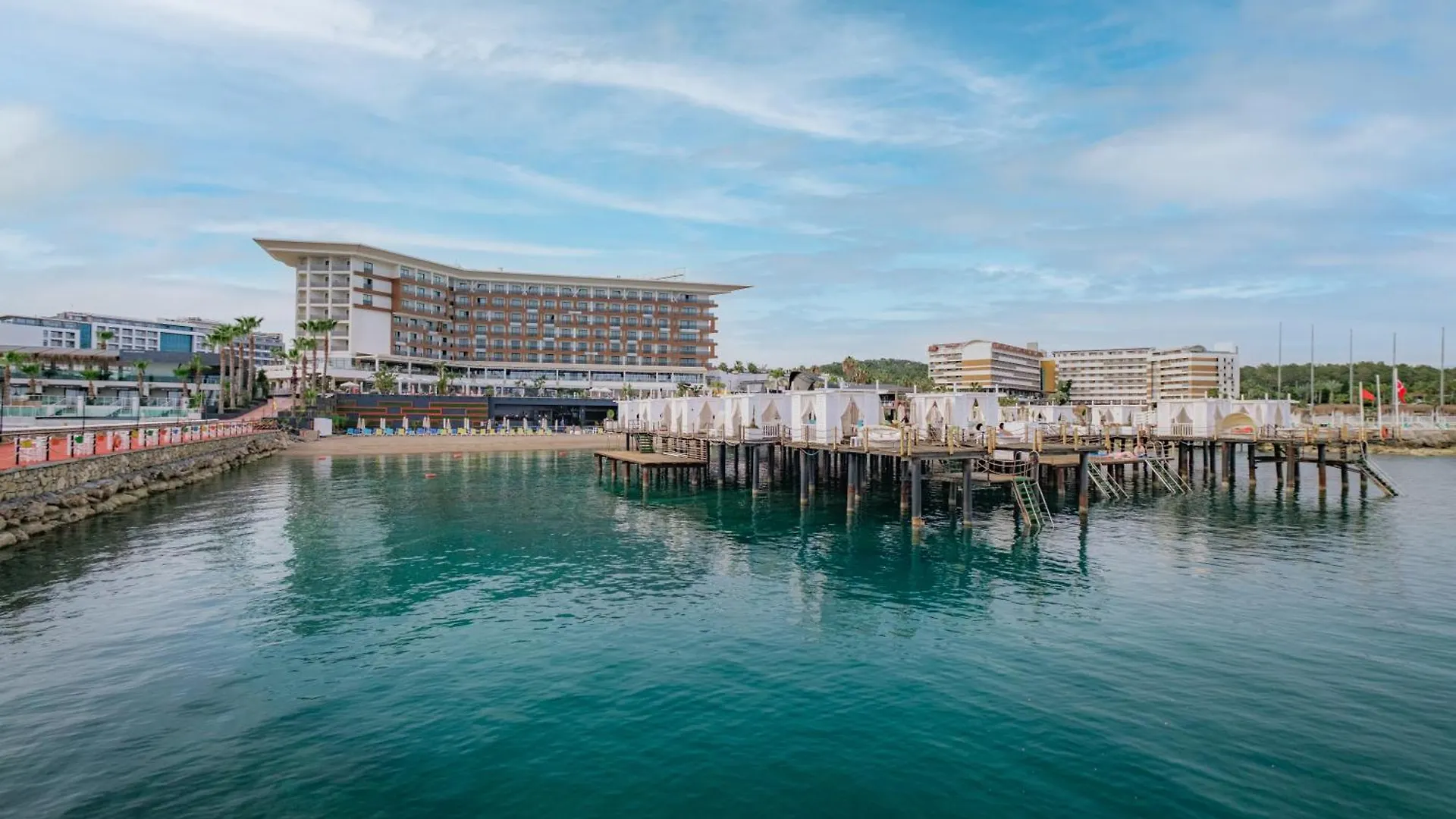 Staying in Alanya: 6 Beach Hotels Compared for 2025