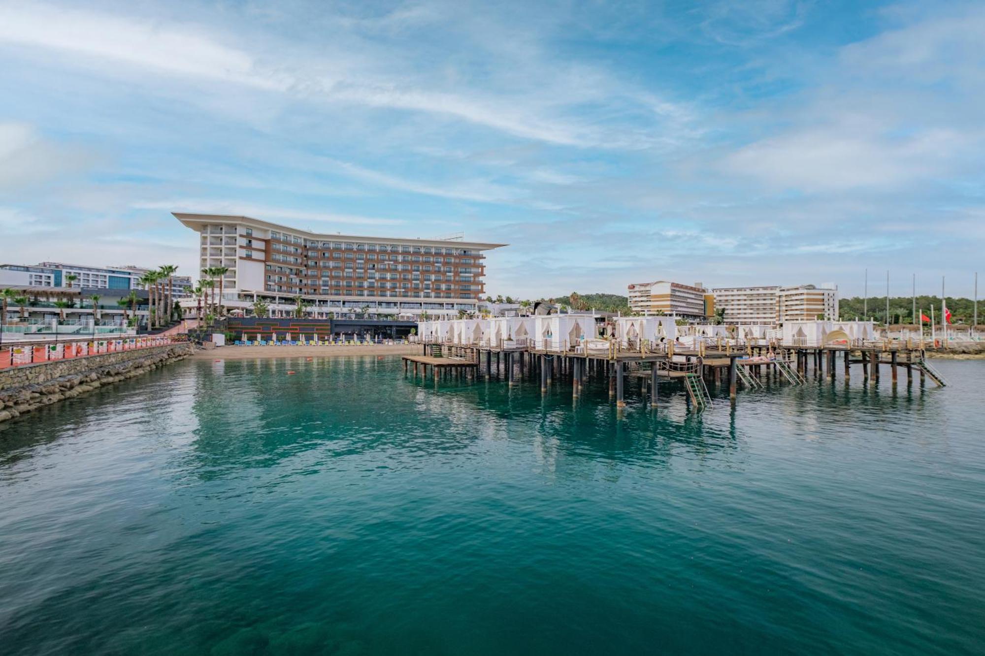 Staying in Alanya: 6 Beach Hotels Compared for 2025