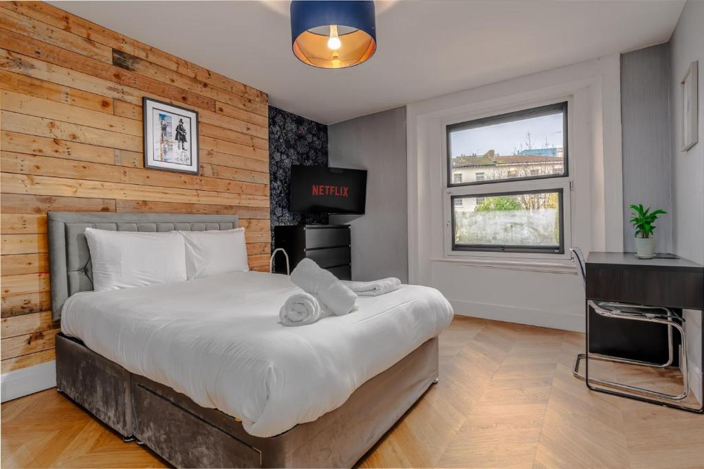 Quiet hotel bedroom with desk